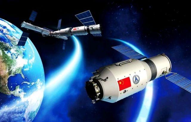 星河长明(散文)

夜空很静。

风很轻。

抬头看，星星在眨眼。

它们不说话