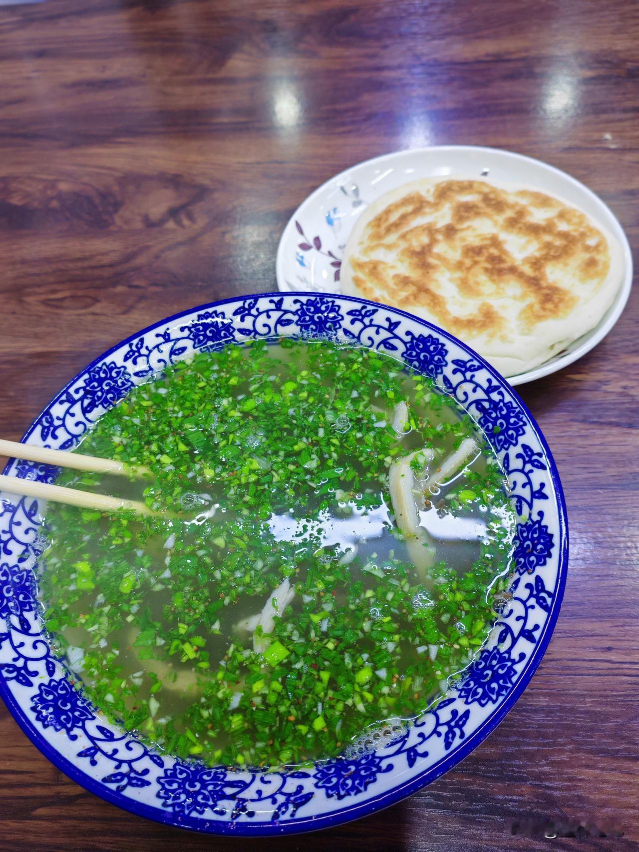 晒图笔记大赛晒图发笔记这碗汤是我们这里比较特色的牛杂汤，实际上在西北地区也都能够