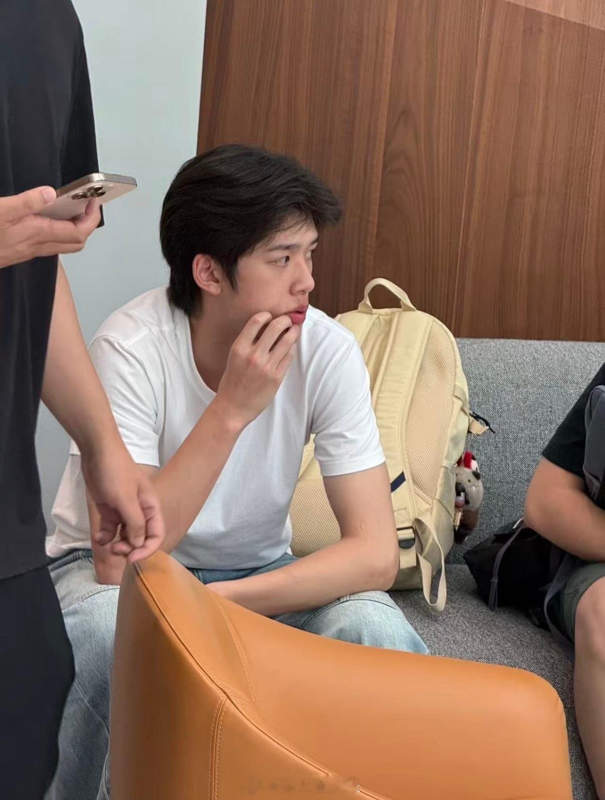真好啊 在公司上班就能见到上海网友在公司看到官俊臣网友在公司看到官俊臣