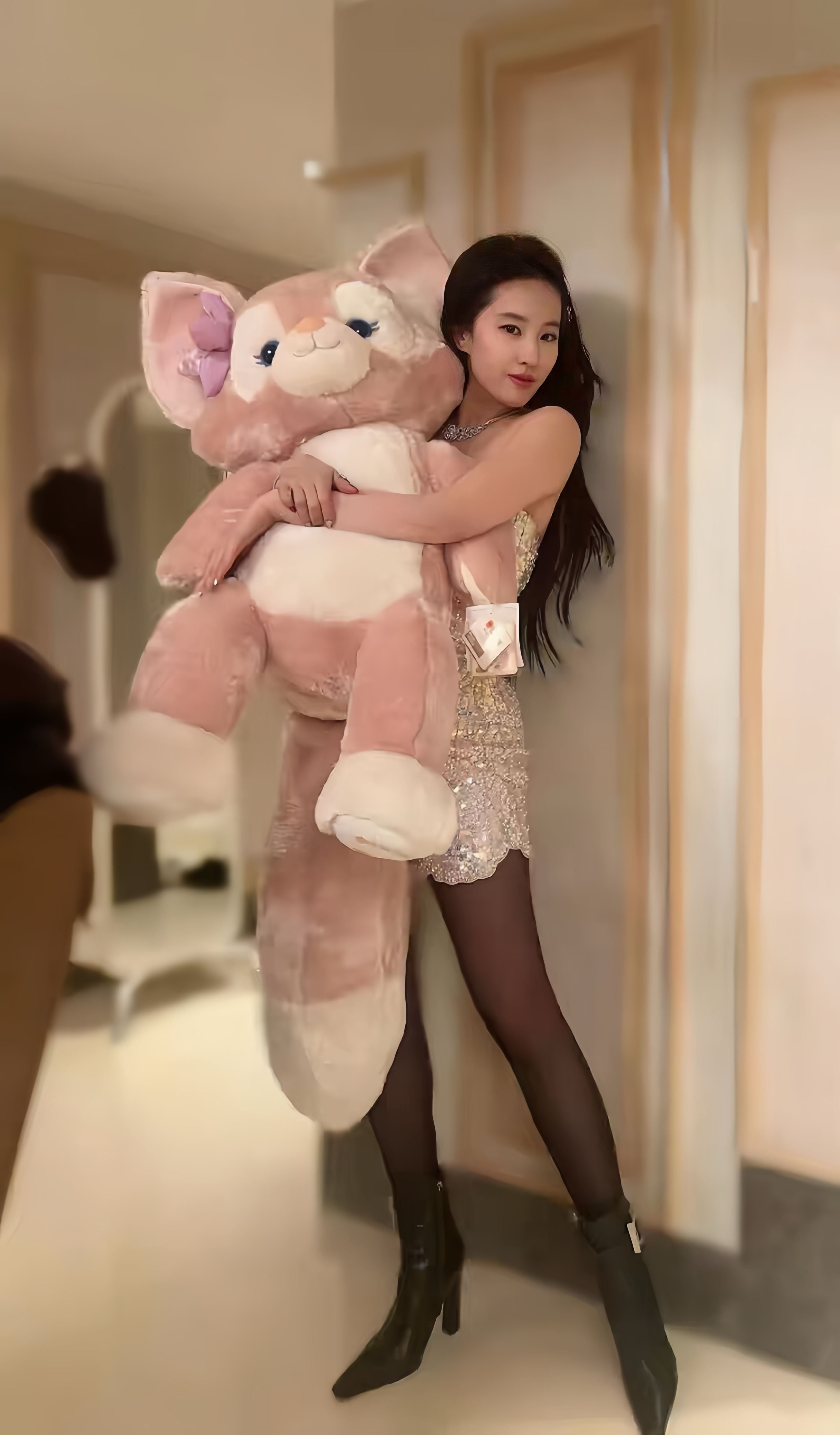 刘亦菲黑丝美腿 
