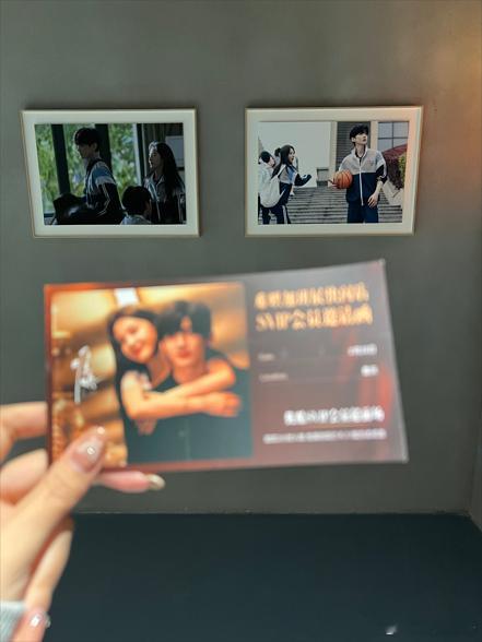 白敬亭章若楠难哄线下展提前路透 哄蜜们，这次展览有惊喜等着你们，千万不要错过！ 