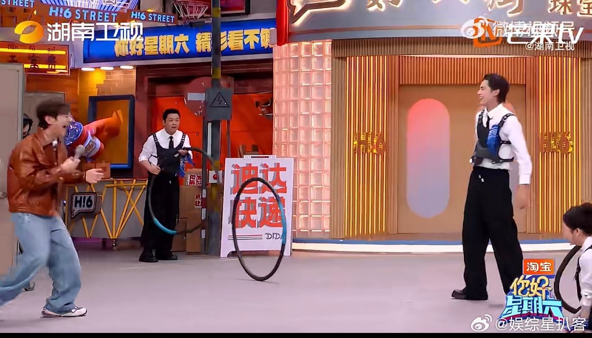 潘粤明两眼一睁就是抛圈 潘粤明在圈定你啦游戏里全程在线抛圈，队友失败就立刻补圈，