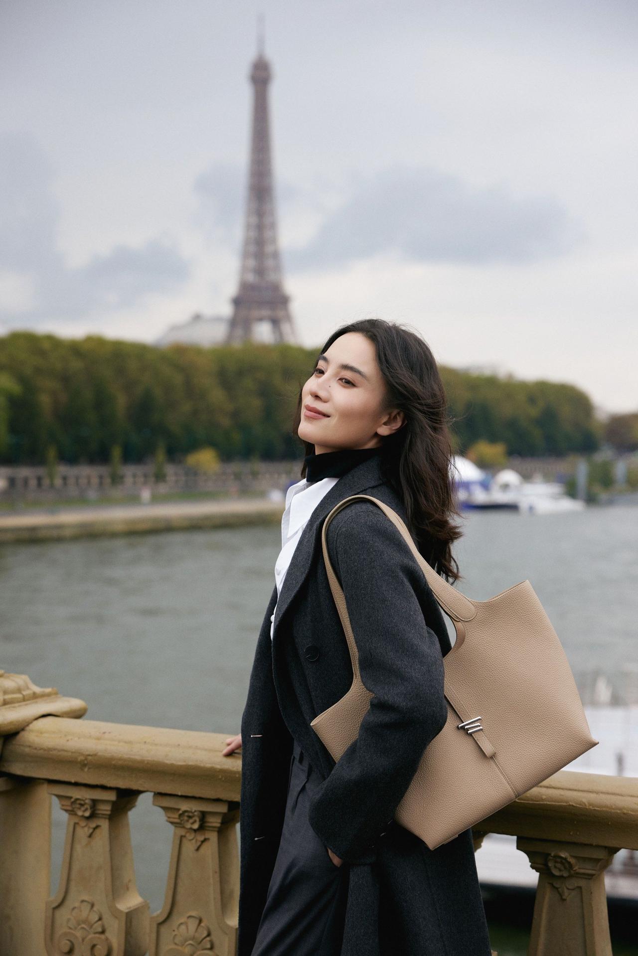 宋佳、万茜、左小青真的是让人越看越喜欢，她们冰清玉洁，貌美如花，美如西湖边的仙子