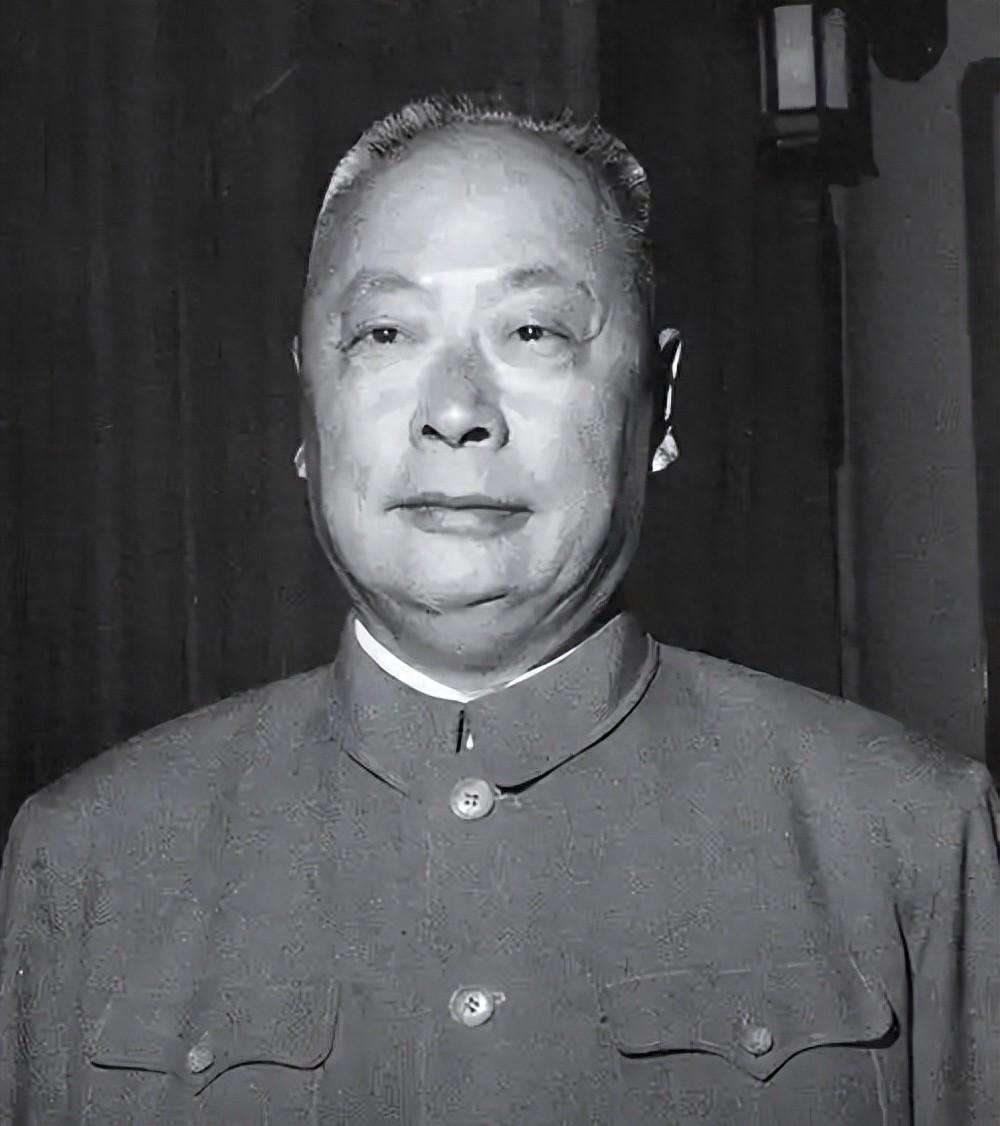 1949年5月，一个位子空了出来。原定的人去打仗了，接不了。陈毅急，华东局急，整
