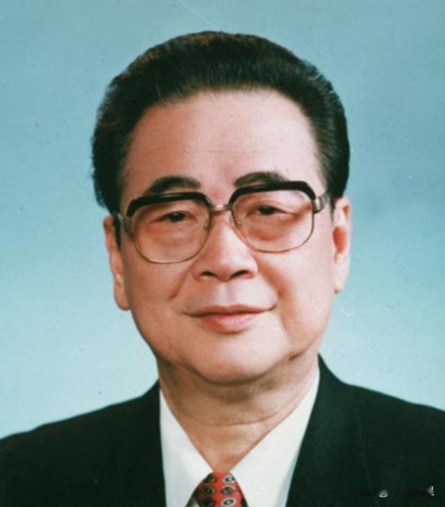 [微风]1992年7月18日中午12时15分，天津海河两岸的船只齐声拉响汽笛，送