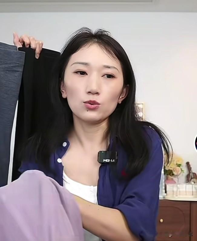 还别说，林丽讲品确实有一套，普普通通的秋裤秋衣，被她讲成了有很多功能，不仅对身体