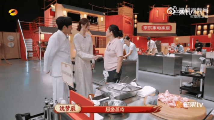 李维嘉 早知道带我妈来录节目了李维嘉在节目里碰到妈妈的好朋友张娭毑，81岁的她做