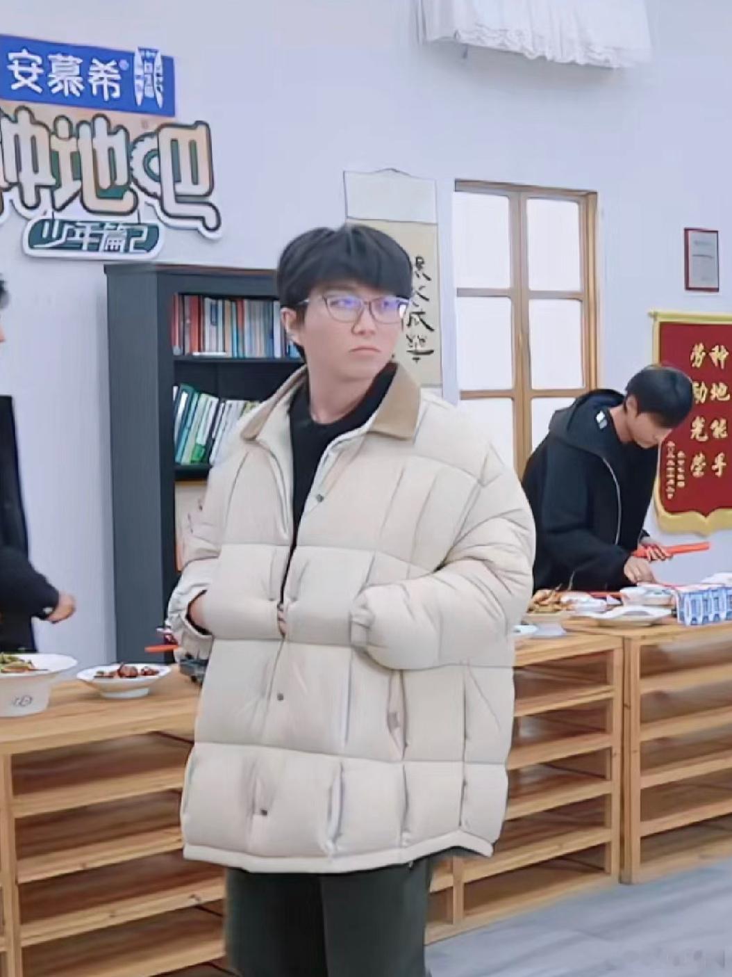 毛不易也是职业病了，护士的dna永远刻在了骨子里[doge] ​​​