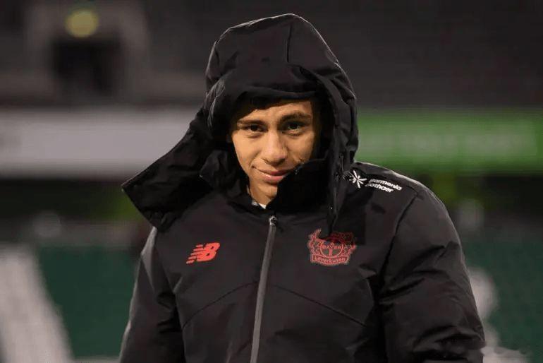 曼城记者团队撰写埃切维里专栏。 今夏，勒沃库森承担了埃切维里的全部薪水，并同意支