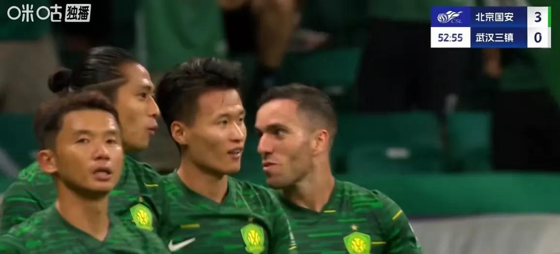 北京国安4-0武汉，仅差1分重返榜首！

今晚北京国安在主场4-0大胜武汉三镇，