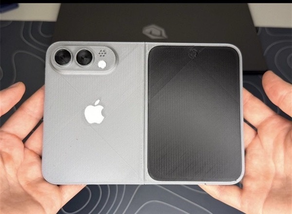 折叠屏iPhone外观实锤这是苹果的水准？怎么感觉一般般，又圆角又直角的。 