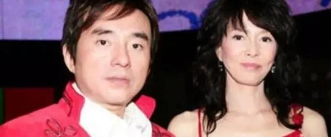 2008年，郑裕玲向同居16年的男友吕方提出分手，要求他净身出户，吕方舍不得30
