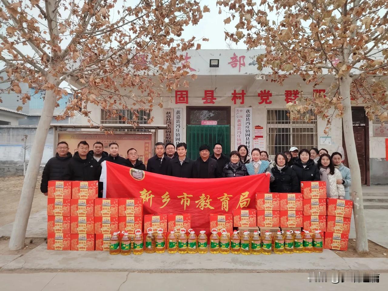 “世间皆乐，苦自心生”。世间本无事，若是总想改变别人，就会给自己戴上枷锁，困于其