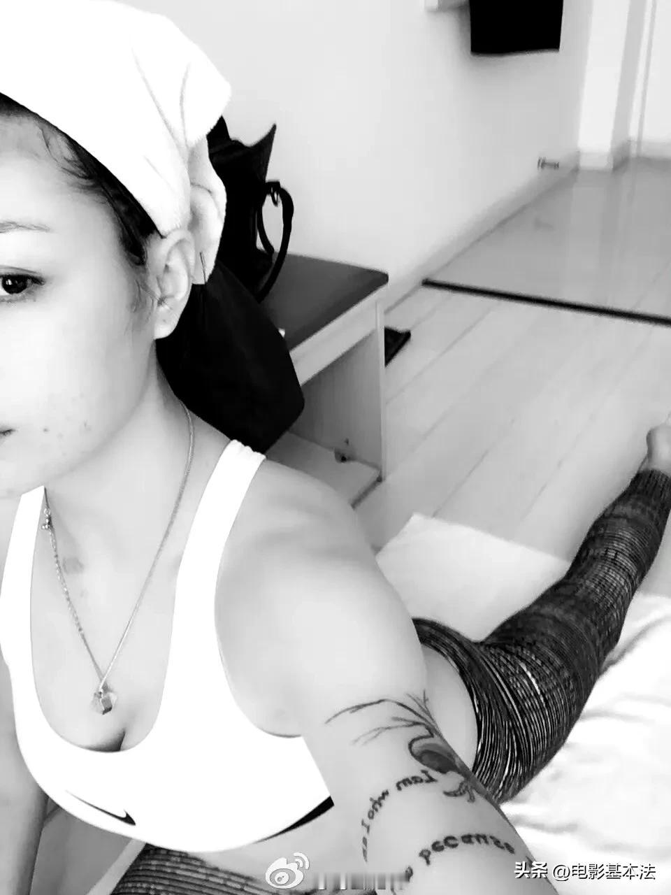 葛荟婕与汪峰恋爱时时才18岁，为他生下女儿时才19岁，被他单方面宣布分手时才20