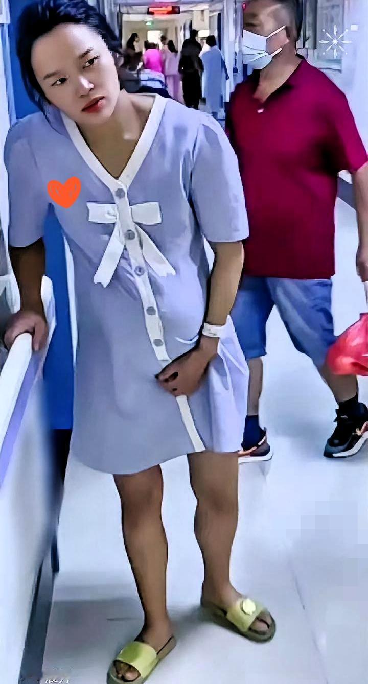 寒心了，
女孩怀孕两个月了，
男方把彩礼从26万降到8万，

说没钱了，
女孩说