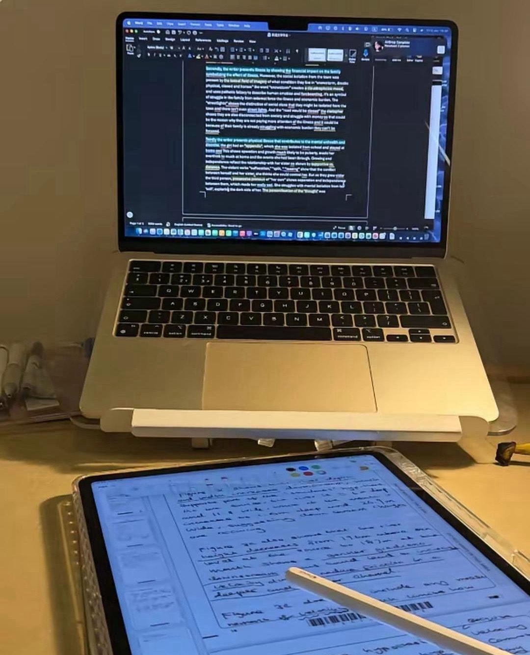 王诗龄晒出自己学习的照片，真的是挺辛苦的她配文：两周模拟，看来也是在备战期末考试