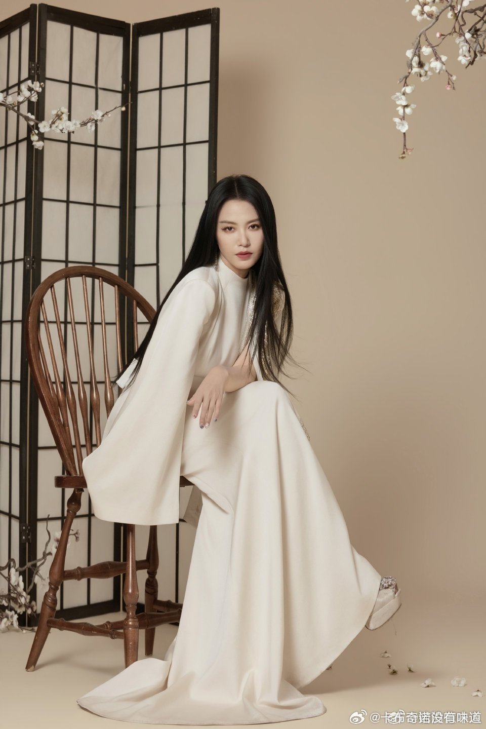 谭维维扛住了央视三分钟长镜头 刷到谭维维在央视元宵晚会的船歌直接循环，三分钟长镜