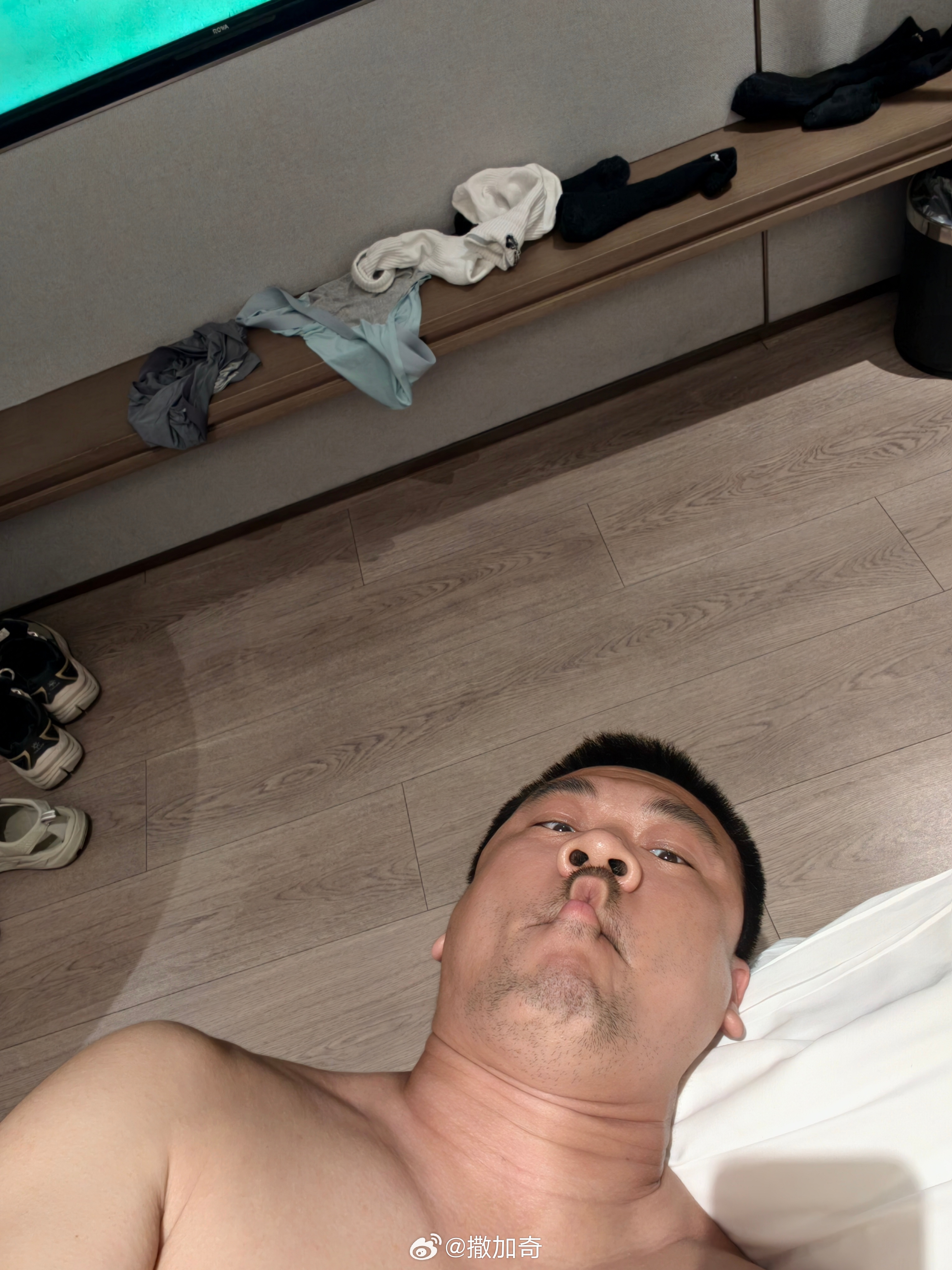 今天是我今年以来最忙碌的一天了吧！从下午就开始弄文件，一直弄到晚上10点半才弄完