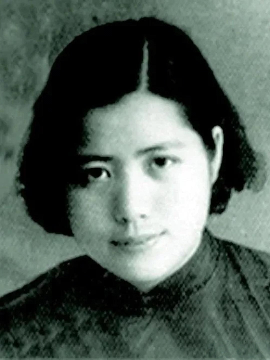 30岁生日当天抗日女记者跳崖牺牲 黄君珏，湖南湘潭人，抗战时期任新华社华北总分社