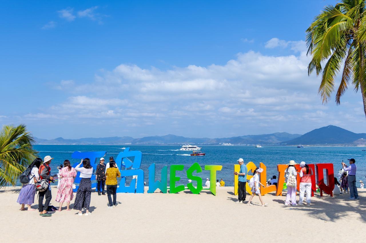 很多人满心期待着自己的旅行会跟网红拍出来的照片一样完美，然而抱着这种不切实际的期