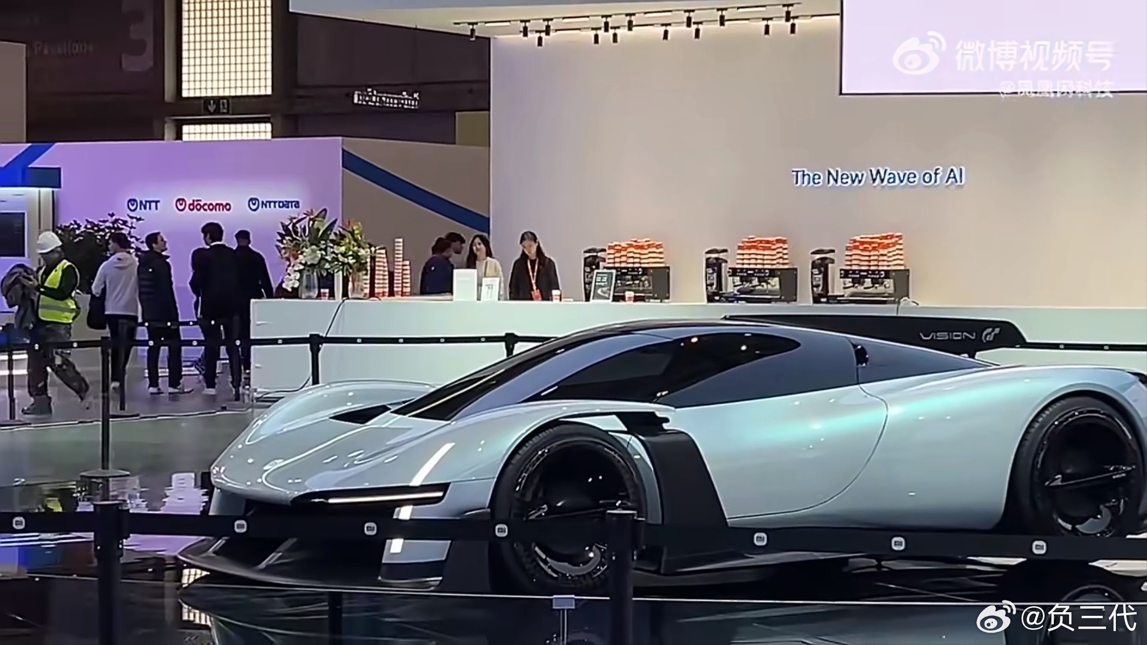 小米超跑线下实车曝光小米的超跑像是从科幻电影里开出来的，帅已经说累了。这辆车确定