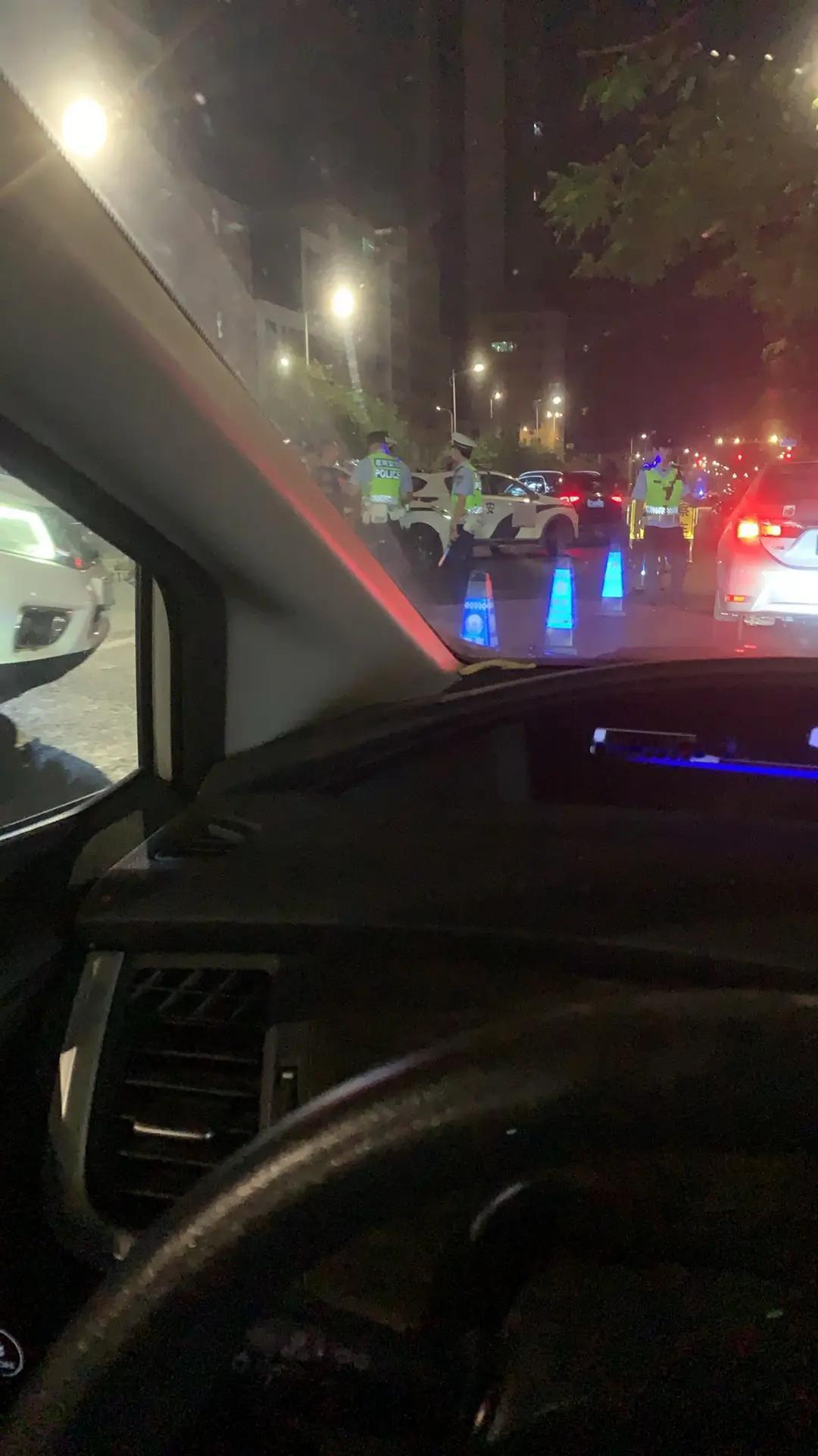 世界杯小组赛是激烈，但可不要酒驾啊，买球你舍得，既然代驾你不舍得😂