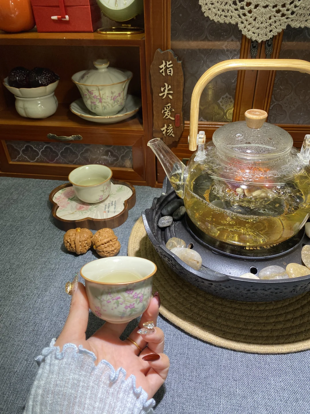 外面下着雪❄️ 屋里煮着茶♨️