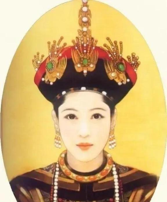 1665年，康熙娶了年仅12岁的赫舍里氏。不料，洞房时已经等不及的赫舍里氏自己扯