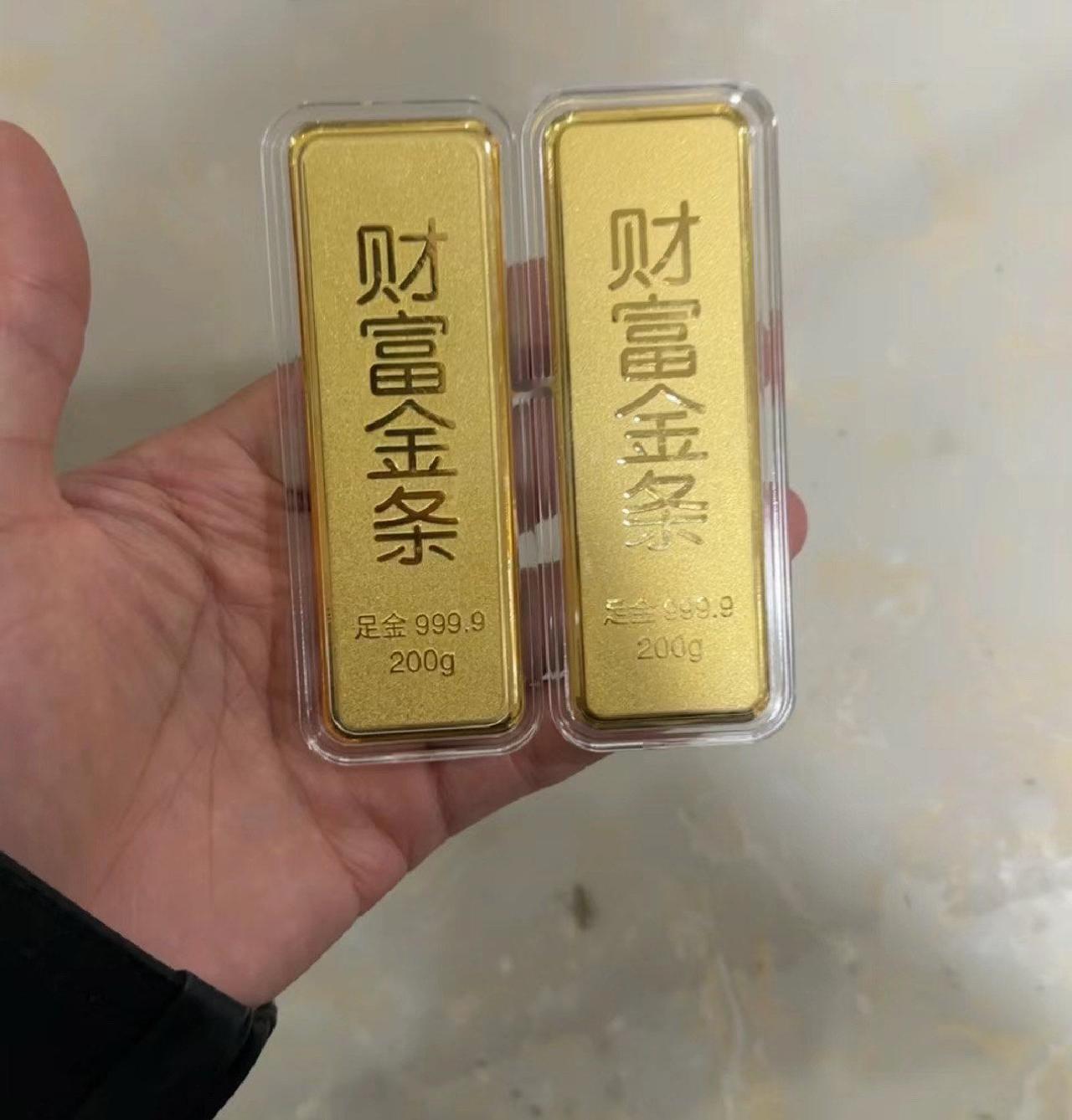 辽宁锦州，一男子卖了400克金条，把卖金条的14万，借给了朋友，可万万没想到，金