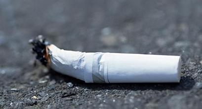 1949年，开国大典前，刘拴虎在天安门广场突然发现一个烟头，而就是这么一个小细节