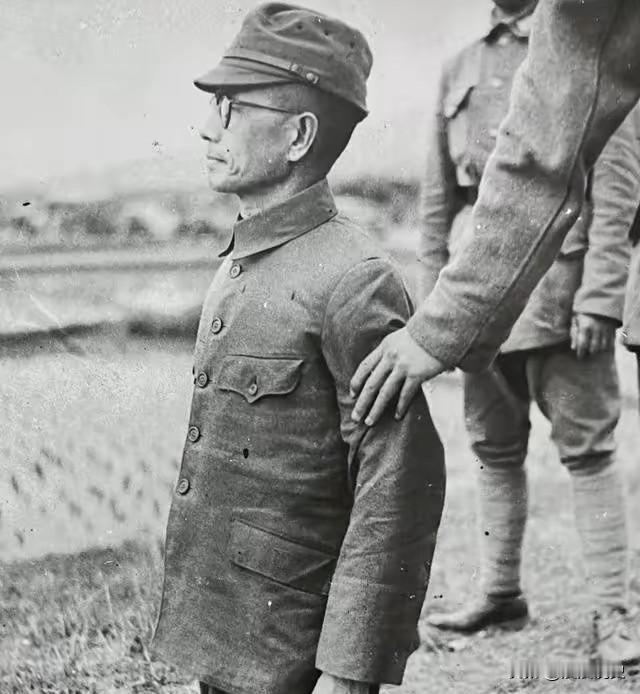 1947年，一个日军中将被执行枪决。然而，连中三枪他都没死。突然，监刑军官对开枪