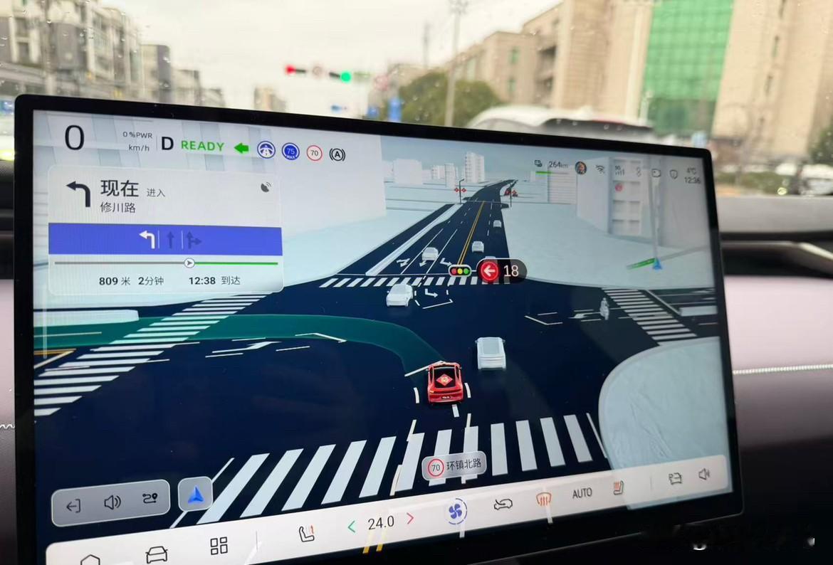 HSD300 整体的体验就已经非常优秀，完整

特别是在复杂道路的选道能力，无保