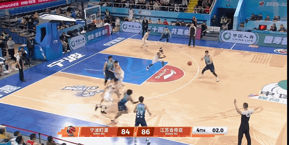宁波男篮主场84：86爆冷不敌江苏男篮，按照本赛季宁波男篮表现，这场比赛应该是不