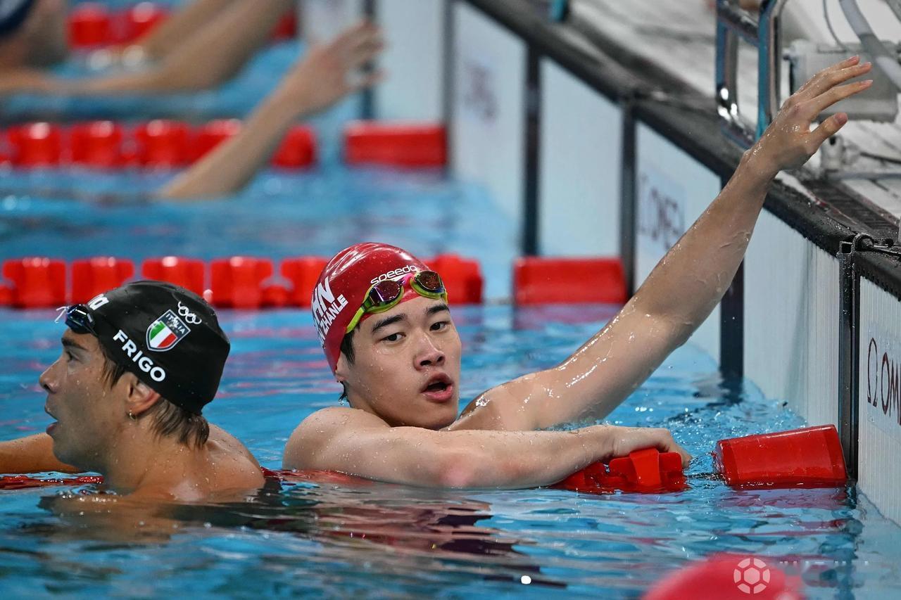 中国队历史上首次进入男子4乘100自由泳奥运会决赛，而且是以预赛总成绩第一晋级。