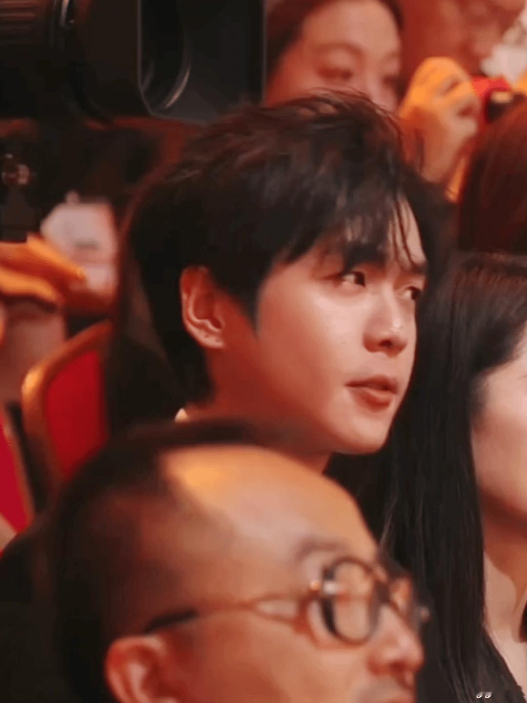 #张若昀李沁李现同框热聊#哇塞！李现张若昀李沁金鹰节同框！真的好养眼呀！ ​​​