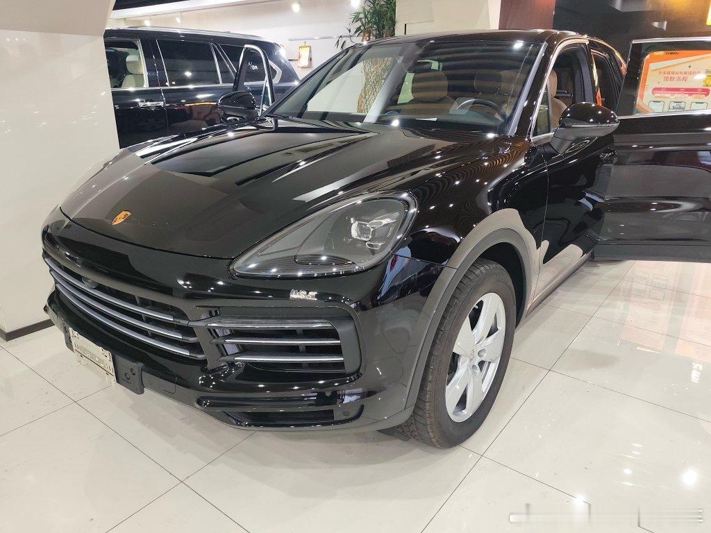 配置:23款保时捷卡宴 76开走 配置：前座椅通风，前后座椅加热，19寸四季轮胎