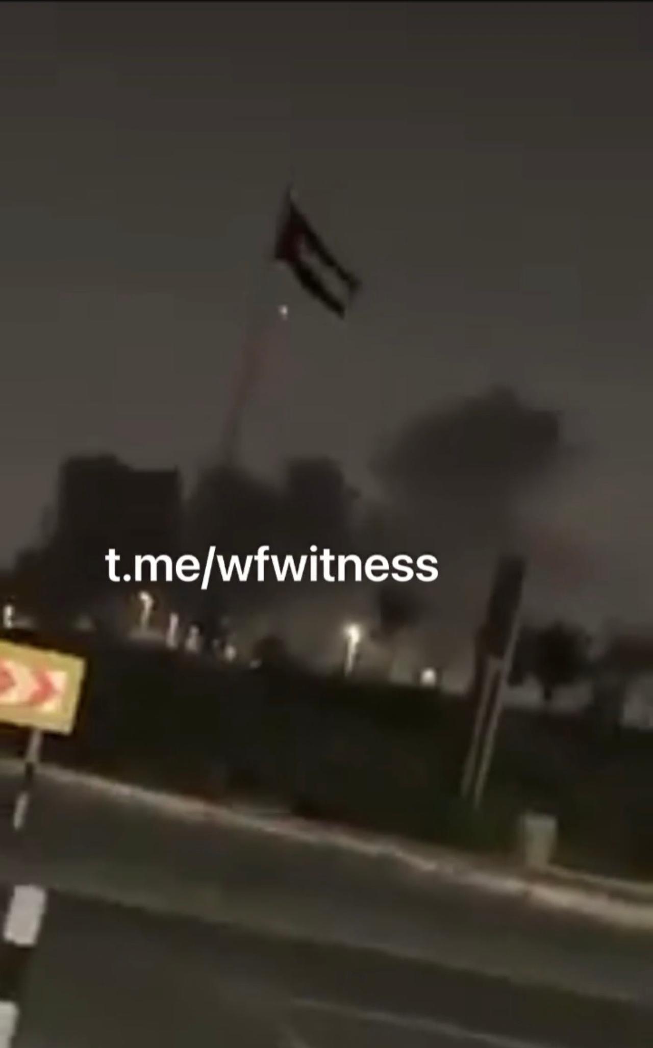 阿联酋，伊朗导弹击中阿布扎比地面某目标。