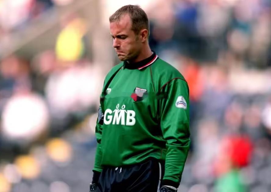 近日现年58岁的前冰岛国门、布伦特福德门将戈特斯卡尔松在社媒上透露，他在冰岛的家