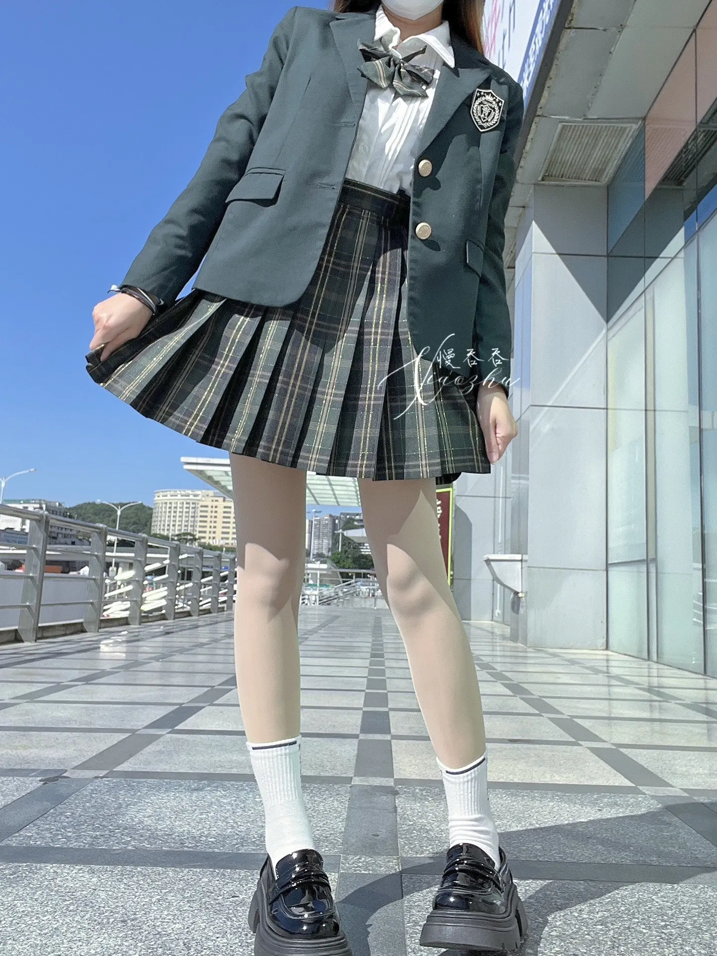 “枯树终会有春日  故人难回那年冬”