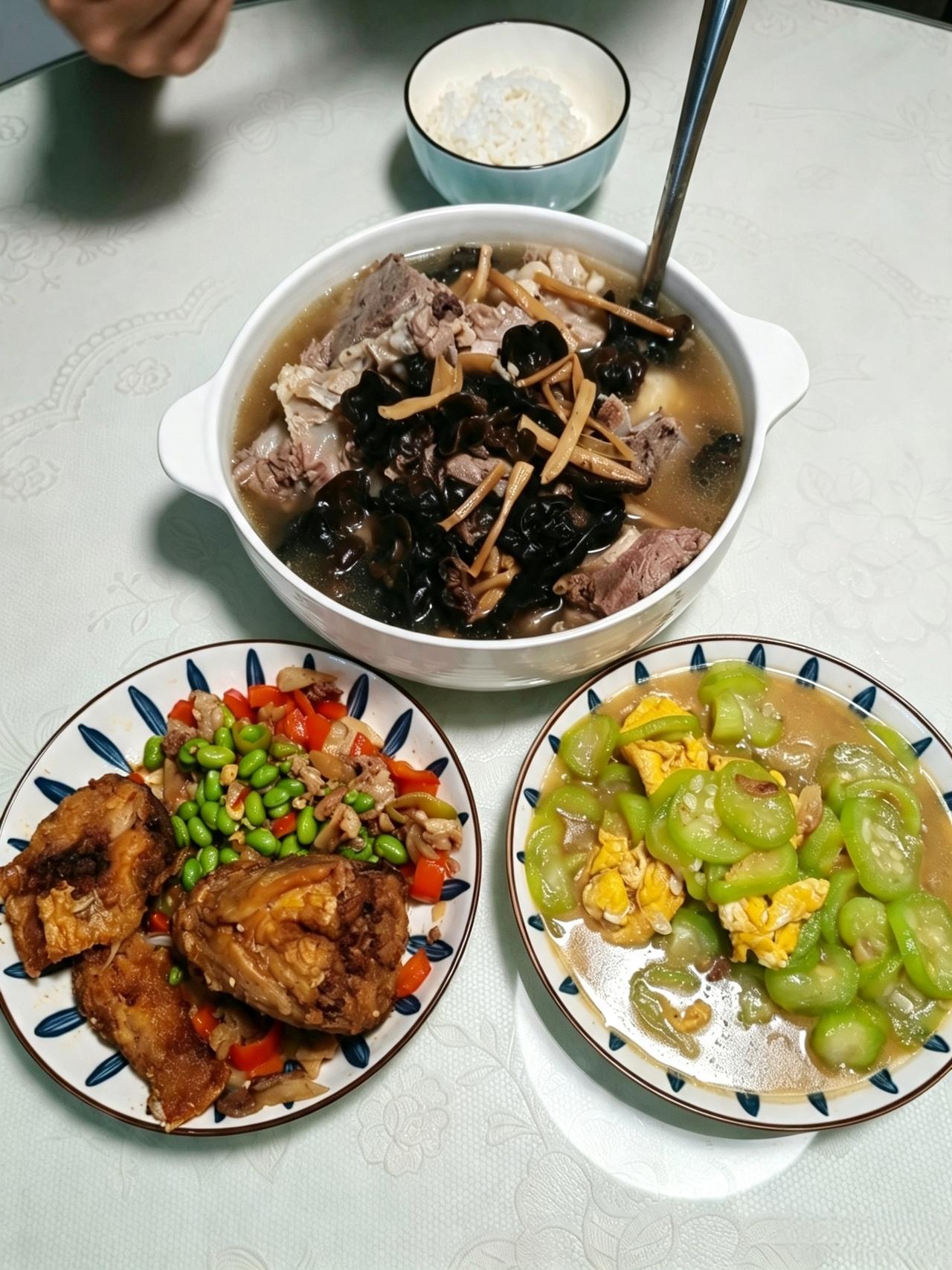 又一次体会到，使唤了老公，同时也得忍受人家的大嗓门——这大概就是“服务费”吧，只
