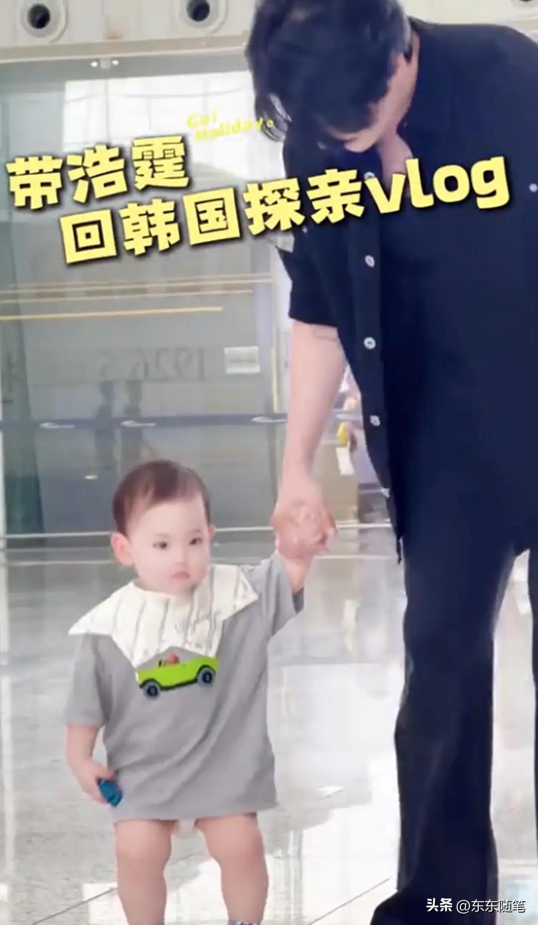 张檬最近带着16个月大的儿子“小豆子”首次回到韩国婆家，混血萌娃一亮相就融化了网
