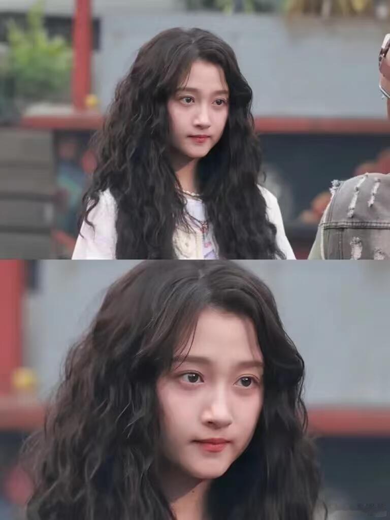 这个发型是不是显嫩啊？？昨天才刷到马思纯也好好看！关晓彤这比电视剧版的赫敏，更像