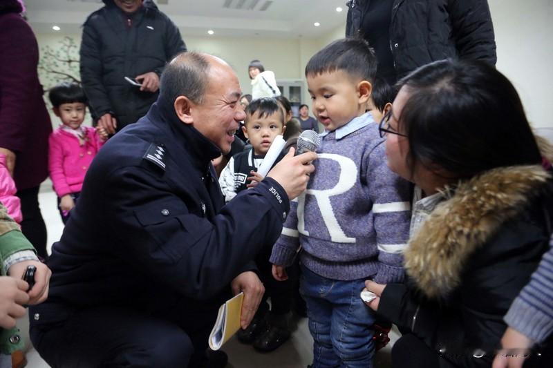 以前经常能刷到小孩和大人走失的视频和文章，看着那些焦急的家长和无助的孩子，心里真