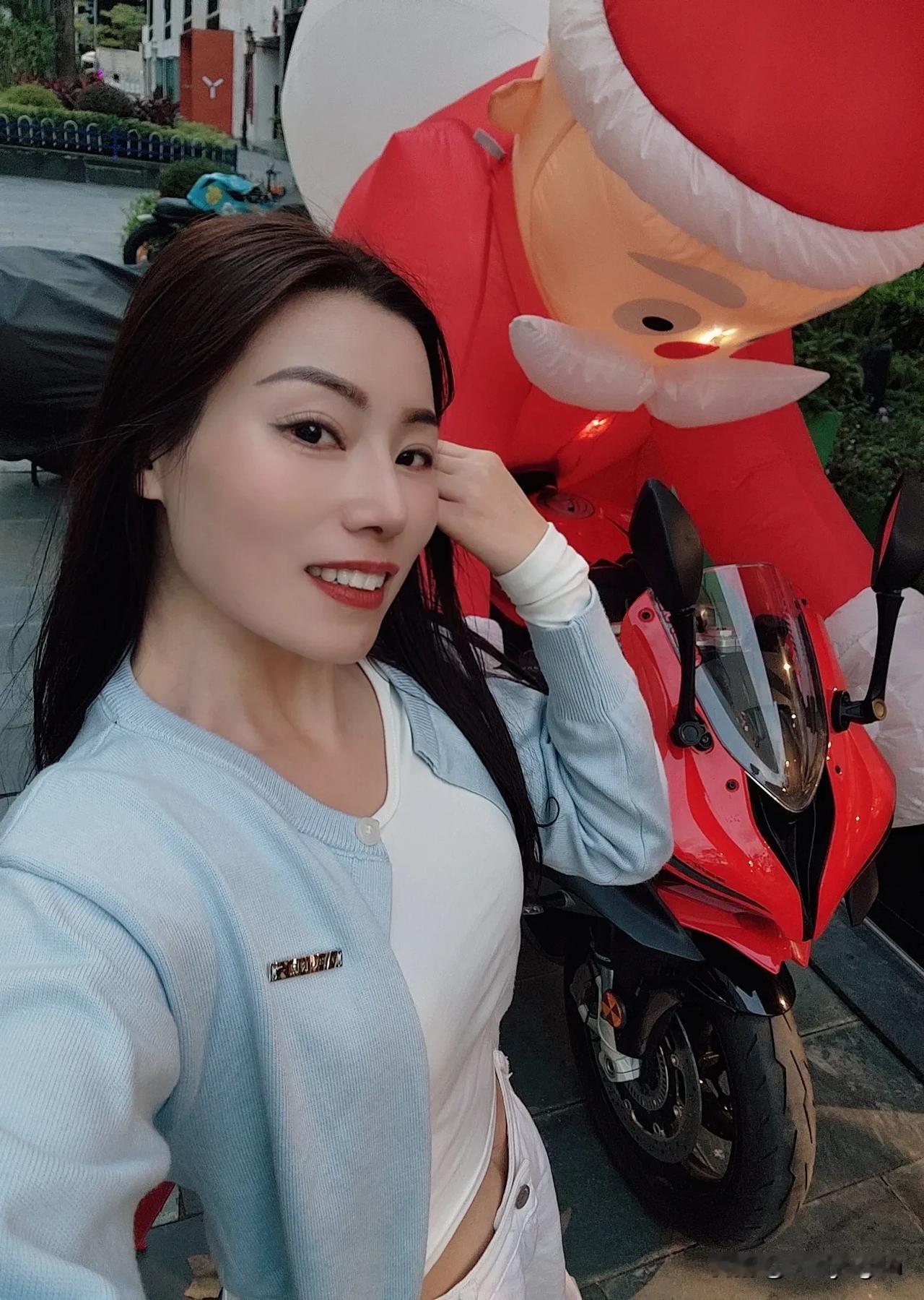 做自己的光，温柔且自由。