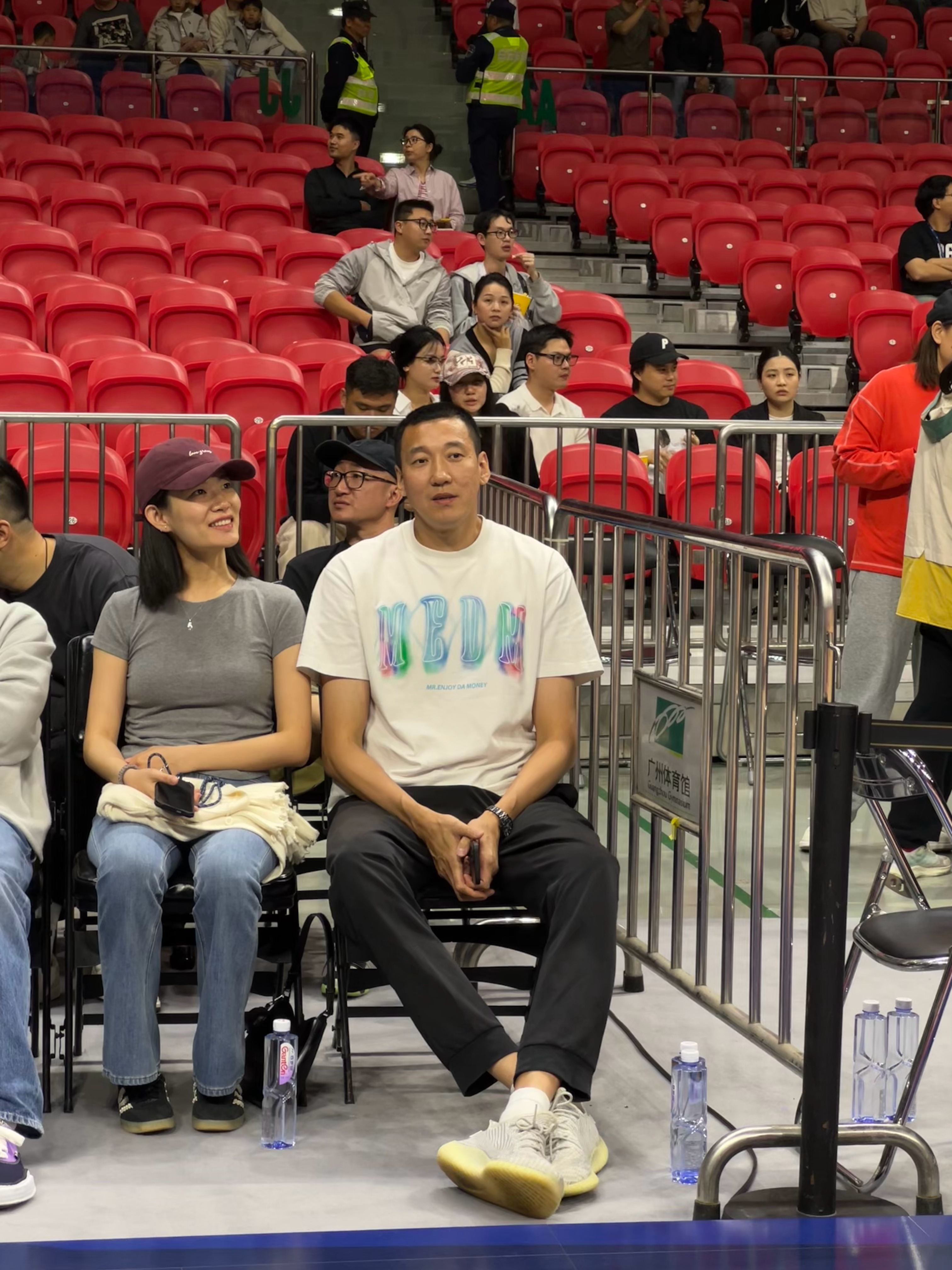 呀！今天除了盈骏，还有龙狮的老人回家～广州男篮vs北京男篮 广州·广州体育馆