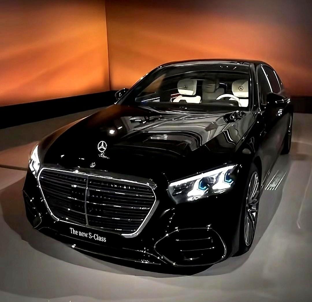 奔驰S级改款了，大动作，听说2700个零件都动了，占一半还多。

奔驰自己都说，