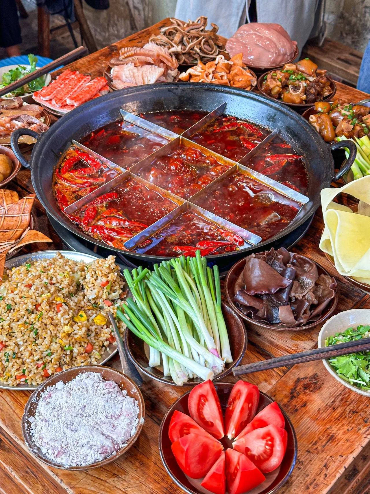 观音桥这家手工炒料火锅！真的好吃si了！

吃过很多次的一家居民楼火锅，就在观音