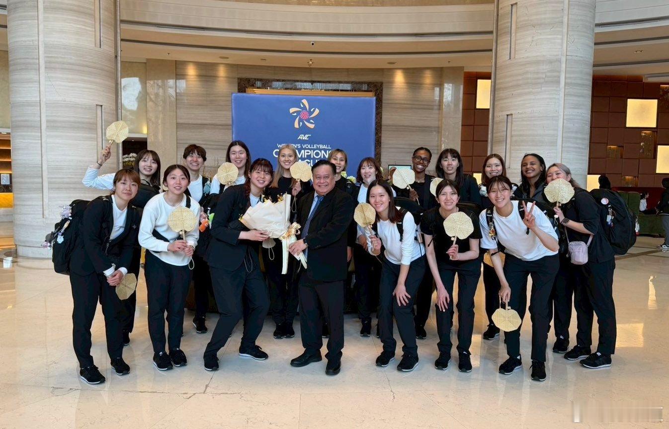 国际排坛动态日本女排川崎NEC红色火箭已经在昨天抵达泰国，佐藤淑乃、和田由纪子都