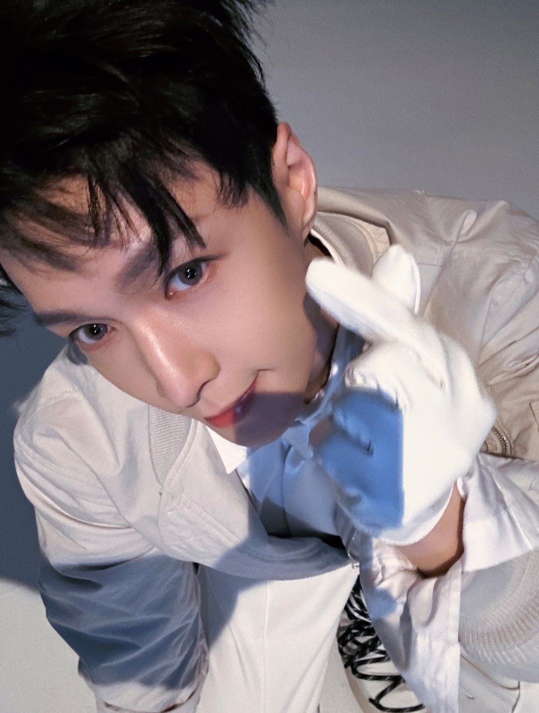 张艺兴日常～“冬至快乐呀给大家比心💜” 