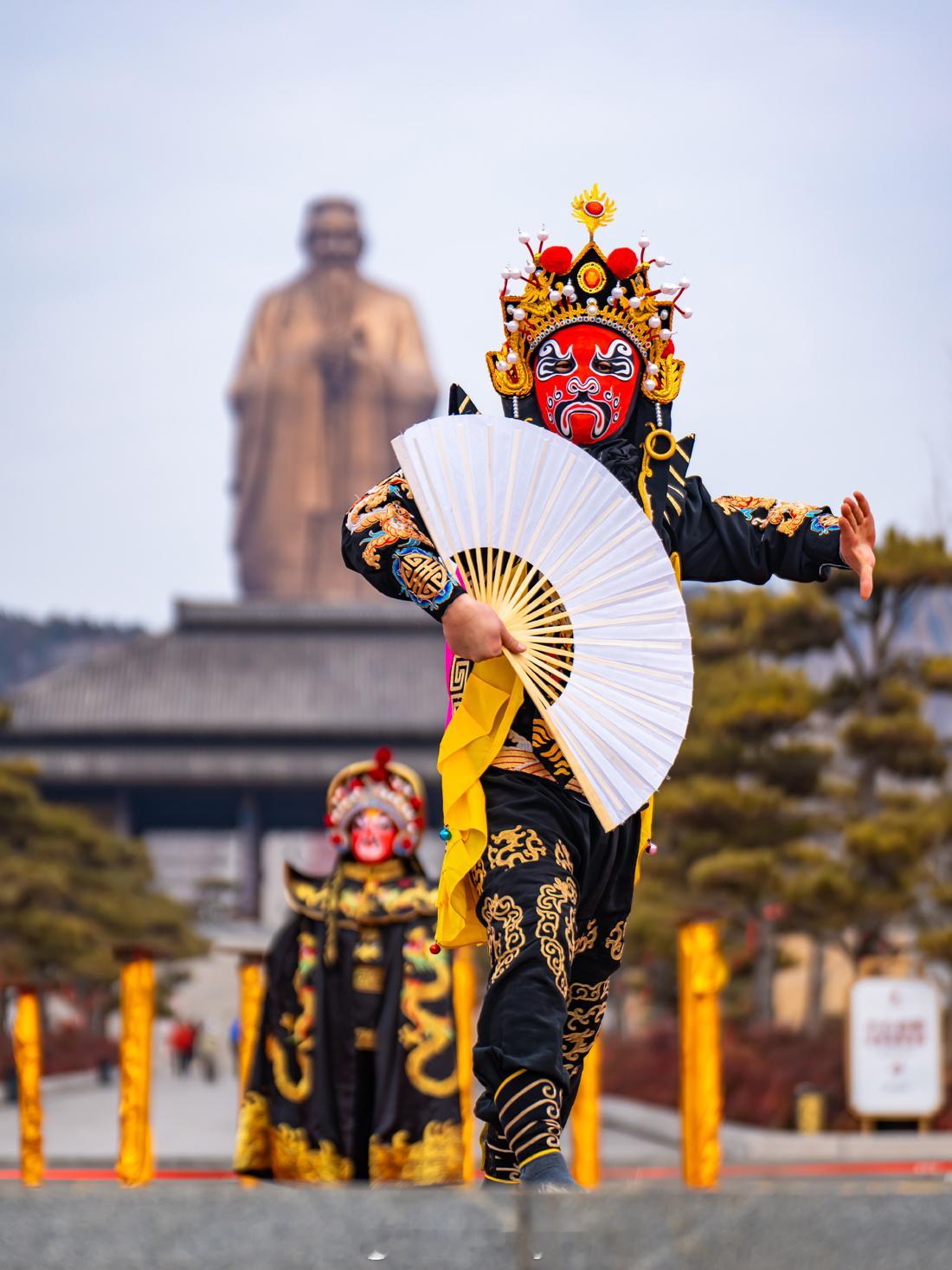 非遗过大年｜解锁尼山圣境新春大庙会双狮齐舞，舞出新春热烈龙腾翻跃，映衬盛世繁华变